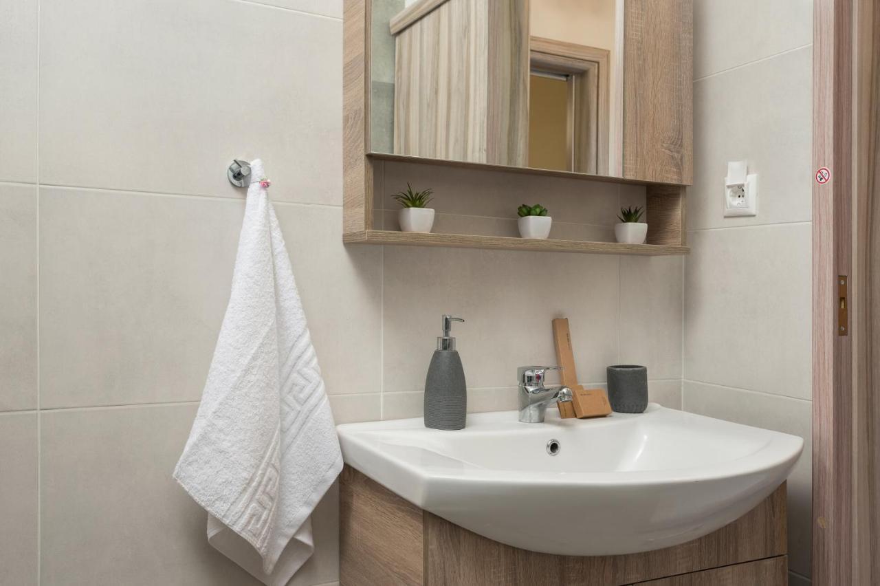 Floral Beach Apt With Lux Extras & Special Treats Колимварион Экстерьер фото